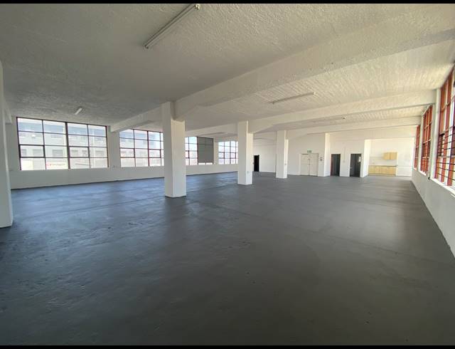 482M² BUSINESS CENTRE TO LET IN PAARDEN EILAND